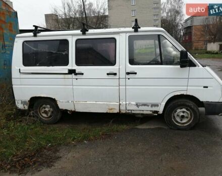 Белый Рено Трафик, объемом двигателя 1.9 л и пробегом 287 тыс. км за 1000 $, фото 1 на Automoto.ua