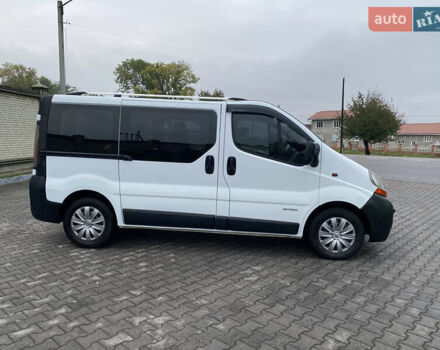 Белый Рено Трафик, объемом двигателя 1.9 л и пробегом 420 тыс. км за 6350 $, фото 3 на Automoto.ua