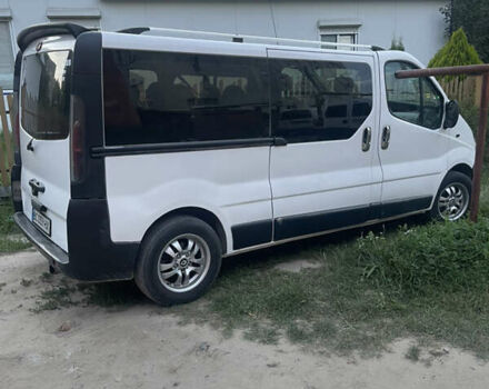 Белый Рено Трафик, объемом двигателя 2.5 л и пробегом 422 тыс. км за 7300 $, фото 4 на Automoto.ua