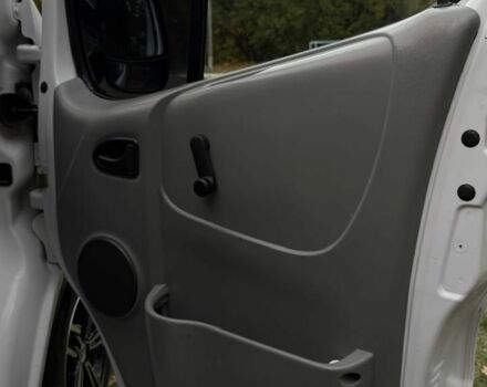 Белый Рено Трафик, объемом двигателя 1.9 л и пробегом 397 тыс. км за 8000 $, фото 19 на Automoto.ua