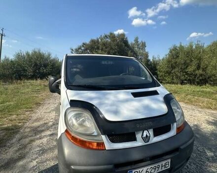 Белый Рено Трафик, объемом двигателя 1.9 л и пробегом 300 тыс. км за 6000 $, фото 1 на Automoto.ua