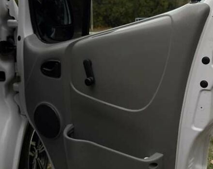 Белый Рено Трафик, объемом двигателя 1.9 л и пробегом 397 тыс. км за 8000 $, фото 18 на Automoto.ua