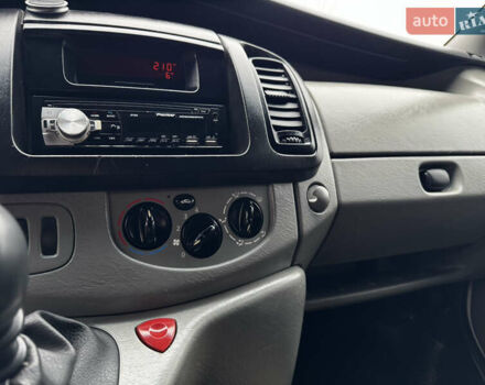 Белый Рено Трафик, объемом двигателя 1.9 л и пробегом 347 тыс. км за 7300 $, фото 43 на Automoto.ua