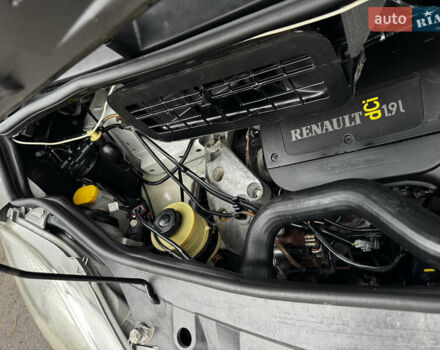 Белый Рено Трафик, объемом двигателя 1.9 л и пробегом 347 тыс. км за 7300 $, фото 81 на Automoto.ua