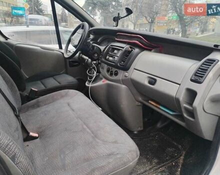 Белый Рено Трафик, объемом двигателя 1.9 л и пробегом 220 тыс. км за 4900 $, фото 2 на Automoto.ua