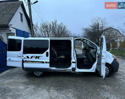 Білий Рено Трафік, об'ємом двигуна 1.9 л та пробігом 354 тис. км за 6500 $, фото 22 на Automoto.ua
