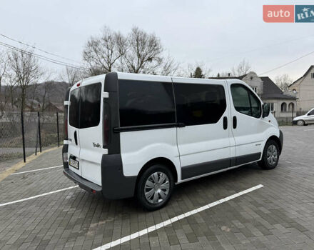 Белый Рено Трафик, объемом двигателя 1.9 л и пробегом 437 тыс. км за 8000 $, фото 10 на Automoto.ua
