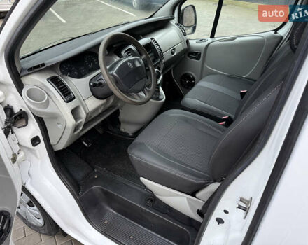 Белый Рено Трафик, объемом двигателя 1.9 л и пробегом 437 тыс. км за 8000 $, фото 30 на Automoto.ua