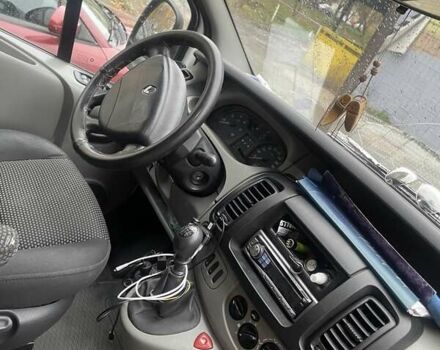 Белый Рено Трафик, объемом двигателя 0 л и пробегом 475 тыс. км за 5400 $, фото 6 на Automoto.ua