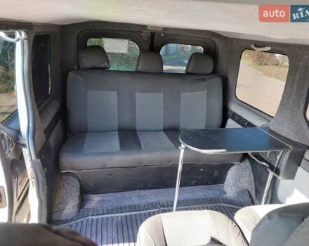 Рено Трафик 2006 в Изюме на Automoto.ua Белый Рено Трафик, объемом двигателя 2 л и пробегом 317 тыс. км за 9950 $, фото 3 на Automoto.ua