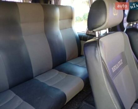 Белый Рено Трафик, объемом двигателя 2 л и пробегом 325 тыс. км за 7700 $, фото 11 на Automoto.ua