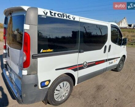 Рено Трафик 2006 в Изюме на Automoto.ua Белый Рено Трафик, объемом двигателя 2 л и пробегом 317 тыс. км за 9950 $, фото 6 на Automoto.ua
