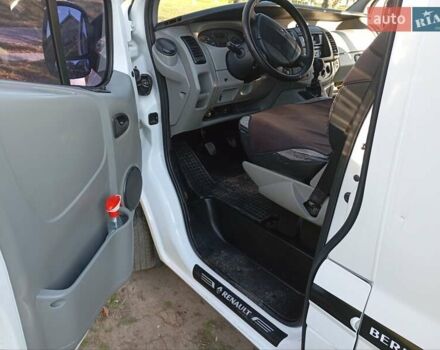 Рено Трафик 2006 в Одессе на Automoto.ua Белый Рено Трафик, объемом двигателя 2 л и пробегом 322 тыс. км за 7900 $, фото 12 на Automoto.ua