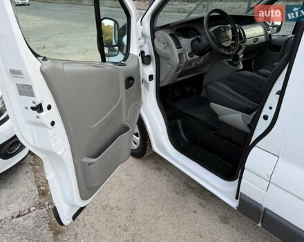 Белый Рено Трафик, объемом двигателя 1.9 л и пробегом 217 тыс. км за 7999 $, фото 28 на Automoto.ua