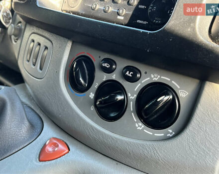 Белый Рено Трафик, объемом двигателя 2 л и пробегом 470 тыс. км за 8650 $, фото 36 на Automoto.ua