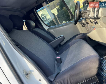 Белый Рено Трафик, объемом двигателя 2 л и пробегом 470 тыс. км за 8650 $, фото 37 на Automoto.ua