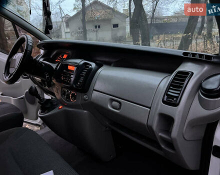 Белый Рено Трафик, объемом двигателя 2 л и пробегом 400 тыс. км за 9200 $, фото 14 на Automoto.ua