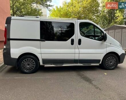 Білий Рено Трафік, об'ємом двигуна 2 л та пробігом 318 тис. км за 7400 $, фото 1 на Automoto.ua
