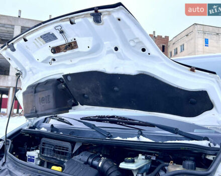 Белый Рено Трафик, объемом двигателя 2 л и пробегом 274 тыс. км за 7499 $, фото 32 на Automoto.ua