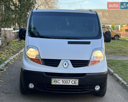 Белый Рено Трафик, объемом двигателя 2 л и пробегом 470 тыс. км за 8650 $, фото 3 на Automoto.ua