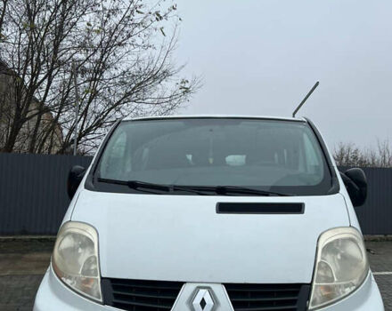 Белый Рено Трафик, объемом двигателя 2 л и пробегом 235 тыс. км за 9000 $, фото 1 на Automoto.ua