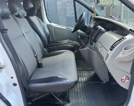 Белый Рено Трафик, объемом двигателя 2.5 л и пробегом 307 тыс. км за 7400 $, фото 4 на Automoto.ua