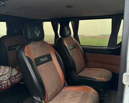 Белый Рено Трафик, объемом двигателя 2 л и пробегом 253 тыс. км за 8900 $, фото 4 на Automoto.ua