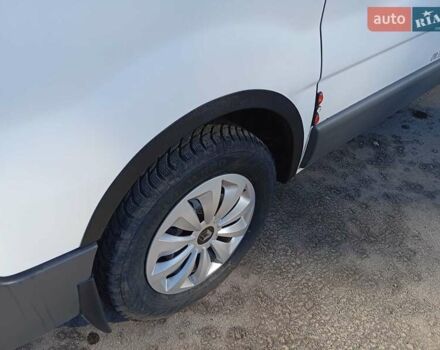 Рено Трафик 2008 в Виньковцах на Automoto.ua Белый Рено Трафик, объемом двигателя 2 л и пробегом 280 тыс. км за 8267 $, фото 5 на Automoto.ua