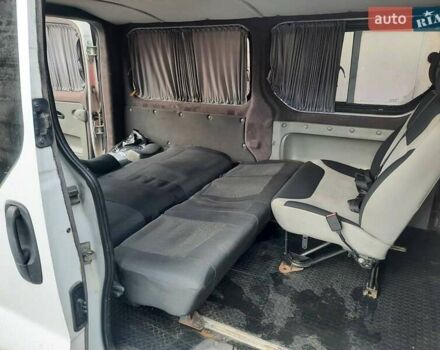 Білий Рено Трафік, об'ємом двигуна 2 л та пробігом 243 тис. км за 9700 $, фото 1 на Automoto.ua