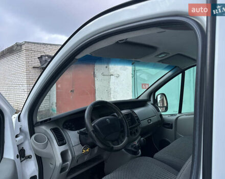Білий Рено Трафік, об'ємом двигуна 2 л та пробігом 206 тис. км за 9100 $, фото 3 на Automoto.ua