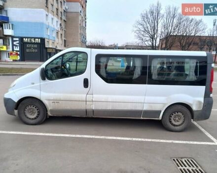 Белый Рено Трафик, объемом двигателя 2.5 л и пробегом 315 тыс. км за 10200 $, фото 1 на Automoto.ua