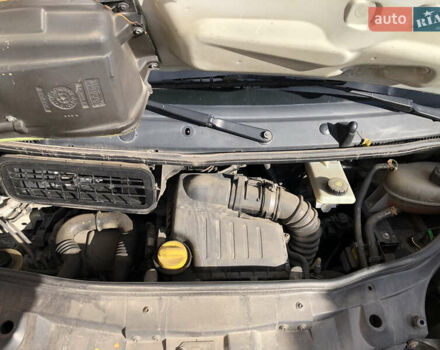 Білий Рено Трафік, об'ємом двигуна 2 л та пробігом 330 тис. км за 7500 $, фото 4 на Automoto.ua