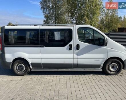 Белый Рено Трафик, объемом двигателя 2.5 л и пробегом 274 тыс. км за 10900 $, фото 1 на Automoto.ua