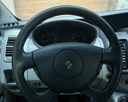 Белый Рено Трафик, объемом двигателя 2 л и пробегом 360 тыс. км за 15000 $, фото 11 на Automoto.ua