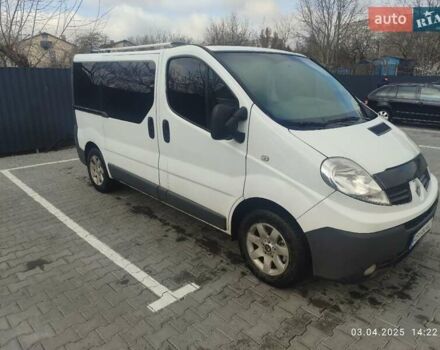 Белый Рено Трафик, объемом двигателя 2 л и пробегом 325 тыс. км за 10500 $, фото 2 на Automoto.ua