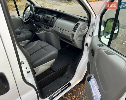 Белый Рено Трафик, объемом двигателя 2 л и пробегом 149 тыс. км за 12700 $, фото 17 на Automoto.ua