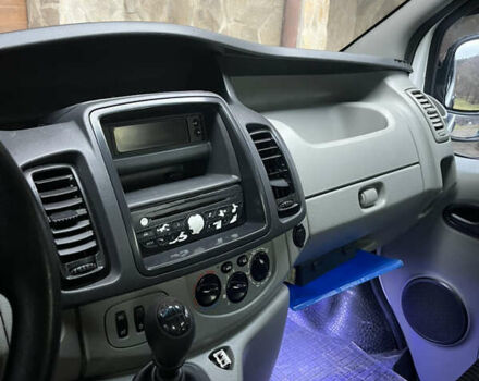 Белый Рено Трафик, объемом двигателя 2 л и пробегом 360 тыс. км за 15000 $, фото 12 на Automoto.ua