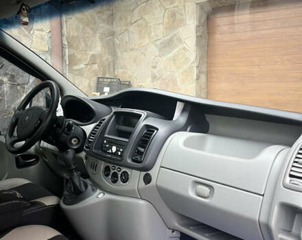 Белый Рено Трафик, объемом двигателя 2 л и пробегом 360 тыс. км за 15000 $, фото 4 на Automoto.ua