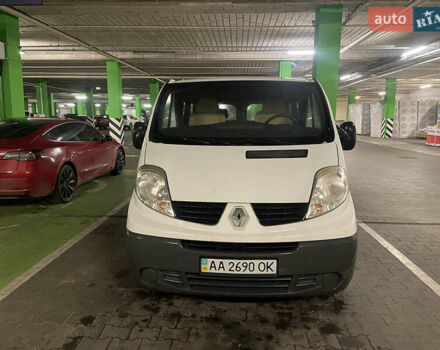 Белый Рено Трафик, объемом двигателя 2 л и пробегом 257 тыс. км за 8000 $, фото 26 на Automoto.ua