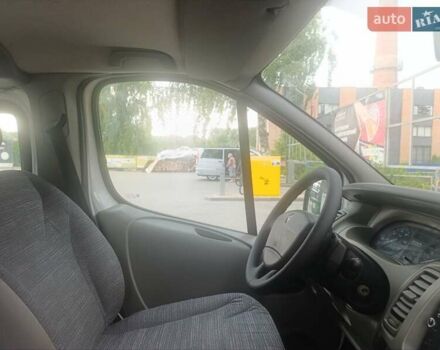 Белый Рено Трафик, объемом двигателя 2 л и пробегом 290 тыс. км за 13300 $, фото 4 на Automoto.ua