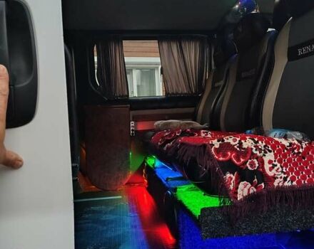 Белый Рено Трафик, объемом двигателя 2 л и пробегом 243 тыс. км за 10000 $, фото 12 на Automoto.ua