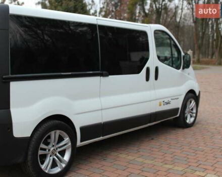 Белый Рено Трафик, объемом двигателя 2 л и пробегом 272 тыс. км за 13598 $, фото 4 на Automoto.ua