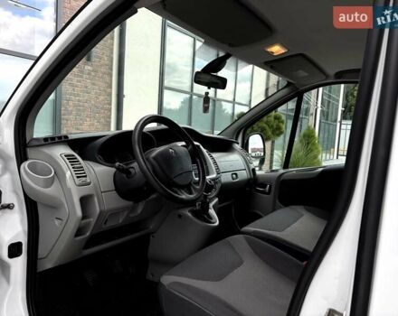 Білий Рено Трафік, об'ємом двигуна 2 л та пробігом 210 тис. км за 14990 $, фото 31 на Automoto.ua