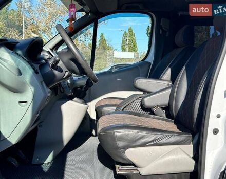 Белый Рено Трафик, объемом двигателя 2.5 л и пробегом 257 тыс. км за 12200 $, фото 12 на Automoto.ua