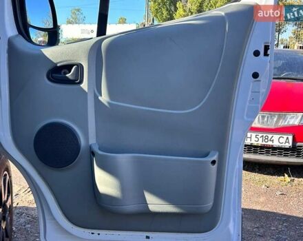 Белый Рено Трафик, объемом двигателя 2.5 л и пробегом 257 тыс. км за 12200 $, фото 33 на Automoto.ua