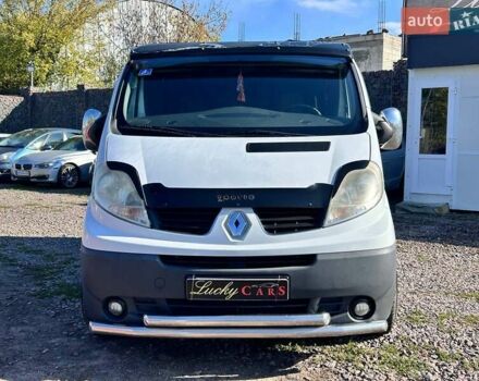 Белый Рено Трафик, объемом двигателя 2.5 л и пробегом 257 тыс. км за 12200 $, фото 1 на Automoto.ua