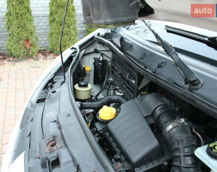 Белый Рено Трафик, объемом двигателя 2 л и пробегом 272 тыс. км за 13598 $, фото 23 на Automoto.ua