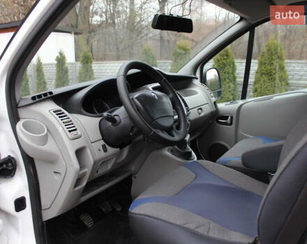 Белый Рено Трафик, объемом двигателя 2 л и пробегом 272 тыс. км за 13598 $, фото 11 на Automoto.ua