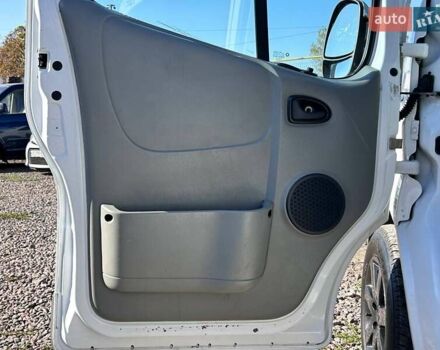 Белый Рено Трафик, объемом двигателя 2.5 л и пробегом 257 тыс. км за 12200 $, фото 10 на Automoto.ua