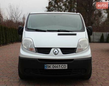 Белый Рено Трафик, объемом двигателя 2 л и пробегом 272 тыс. км за 13598 $, фото 1 на Automoto.ua
